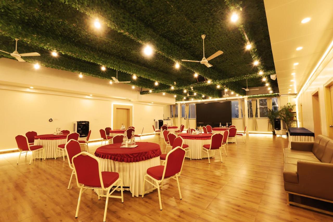 Grand Regency Rajajinagar, Iskcon Temple - Wtc Hotell Bangalore Exteriör bild