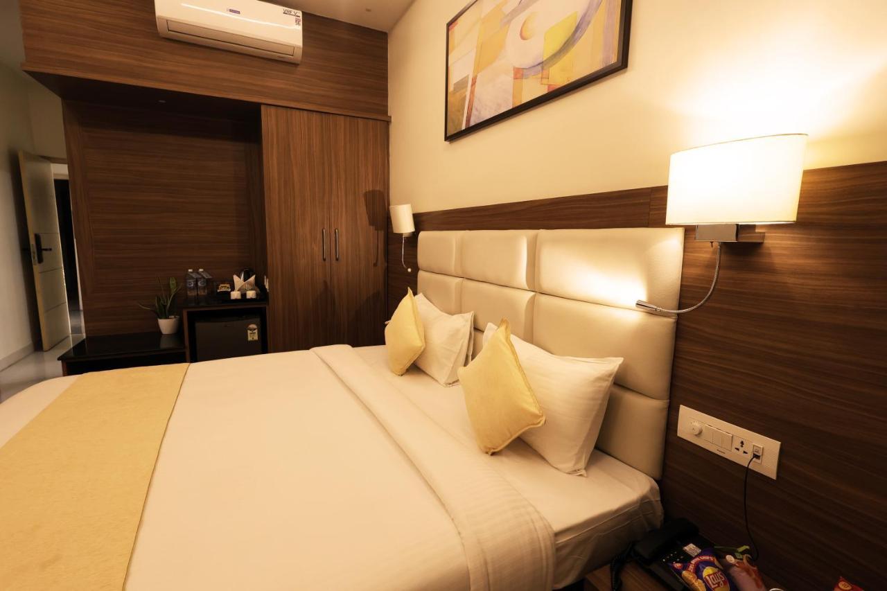 Grand Regency Rajajinagar, Iskcon Temple - Wtc Hotell Bangalore Exteriör bild