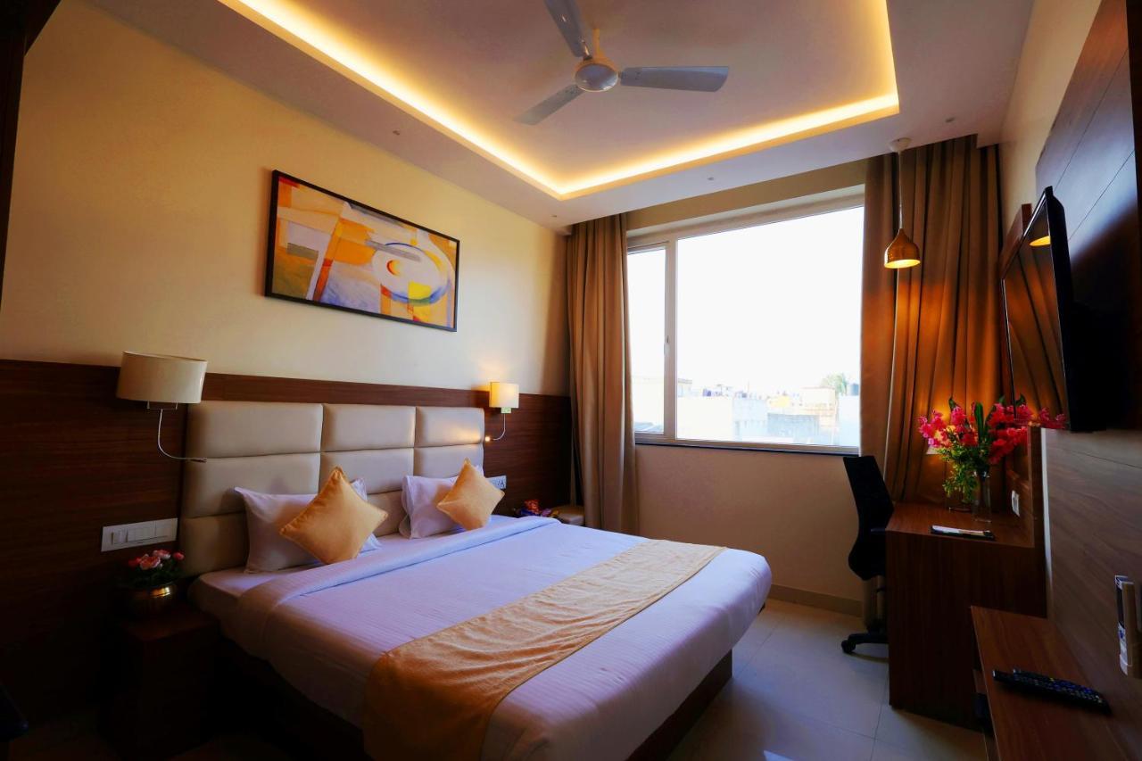 Grand Regency Rajajinagar, Iskcon Temple - Wtc Hotell Bangalore Exteriör bild