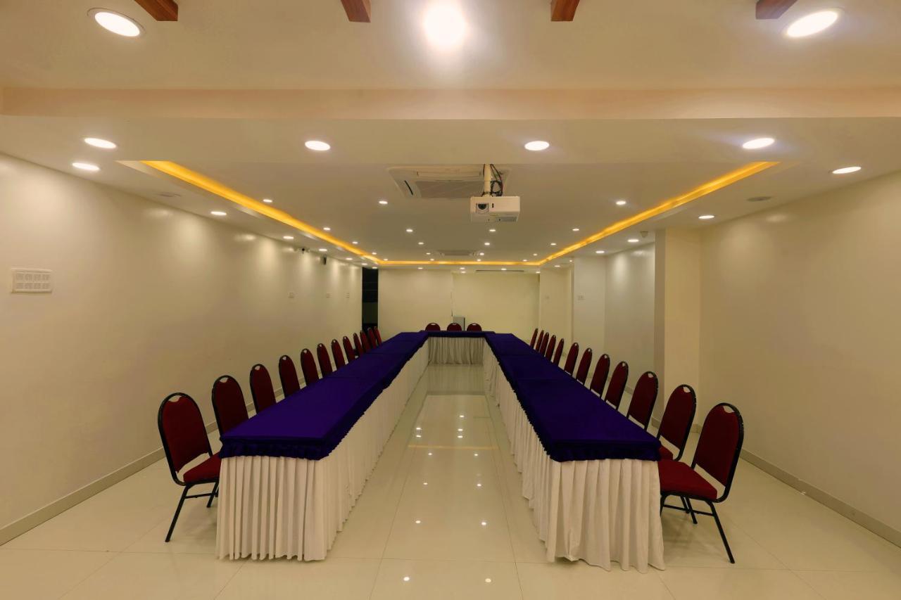 Grand Regency Rajajinagar, Iskcon Temple - Wtc Hotell Bangalore Exteriör bild