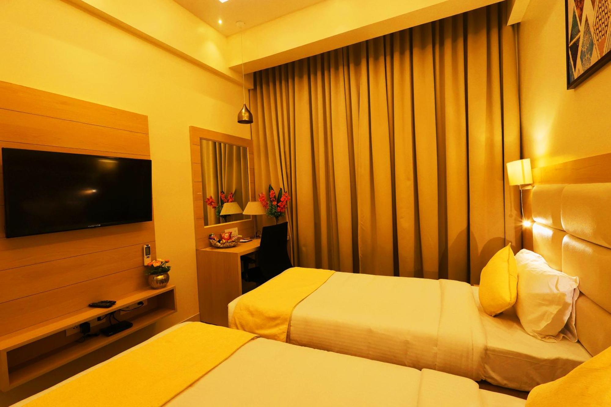 Grand Regency Rajajinagar, Iskcon Temple - Wtc Hotell Bangalore Exteriör bild