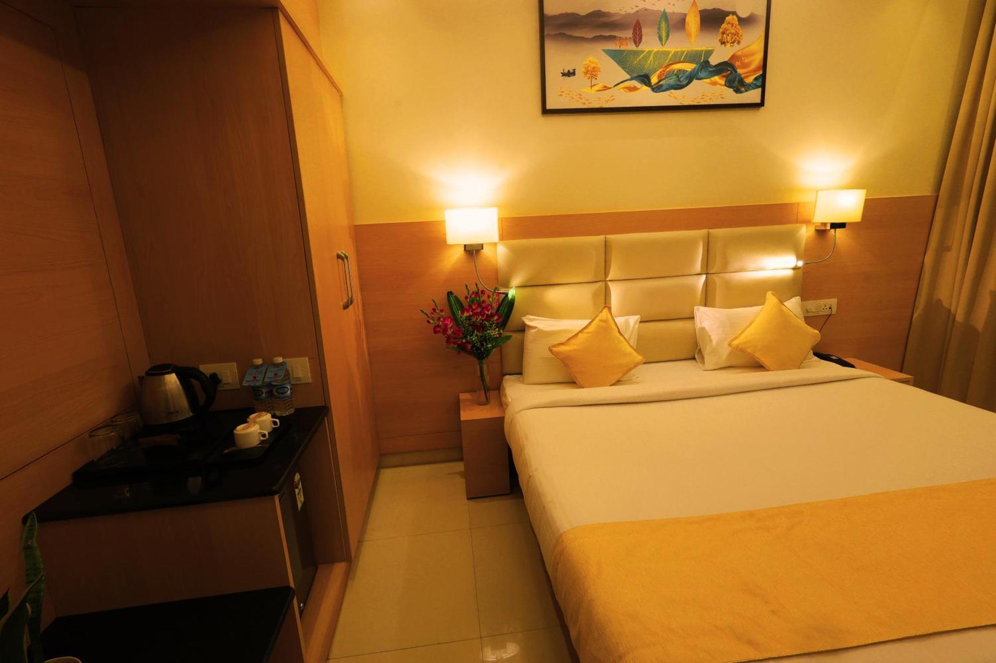 Grand Regency Rajajinagar, Iskcon Temple - Wtc Hotell Bangalore Exteriör bild