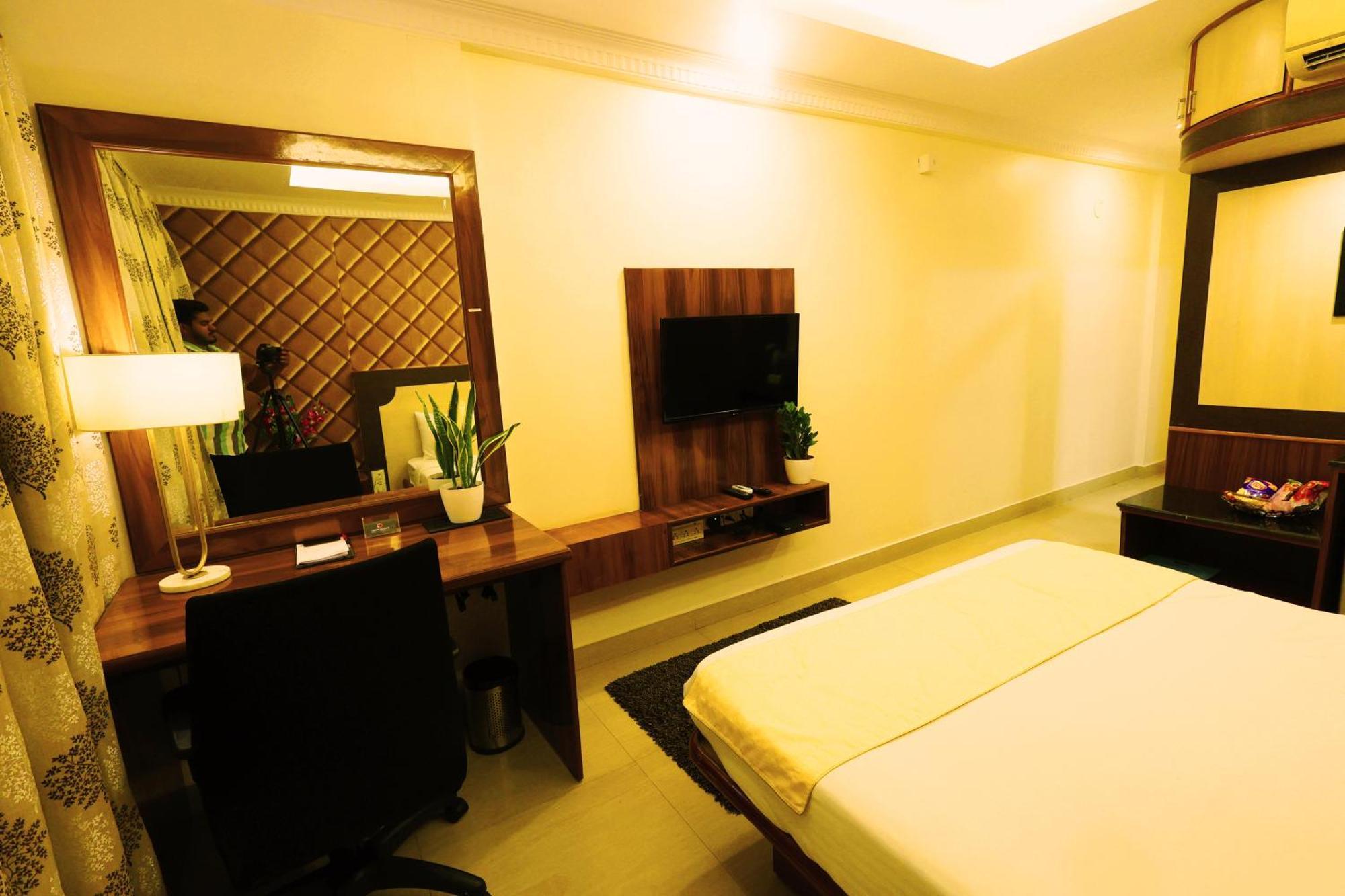 Grand Regency Rajajinagar, Iskcon Temple - Wtc Hotell Bangalore Exteriör bild