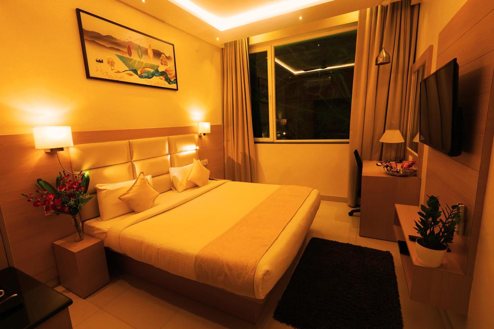 Grand Regency Rajajinagar, Iskcon Temple - Wtc Hotell Bangalore Exteriör bild