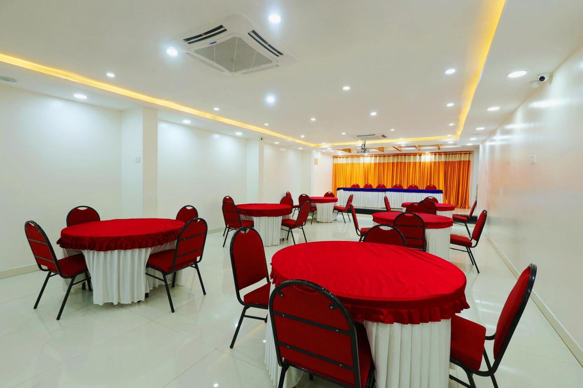 Grand Regency Rajajinagar, Iskcon Temple - Wtc Hotell Bangalore Exteriör bild