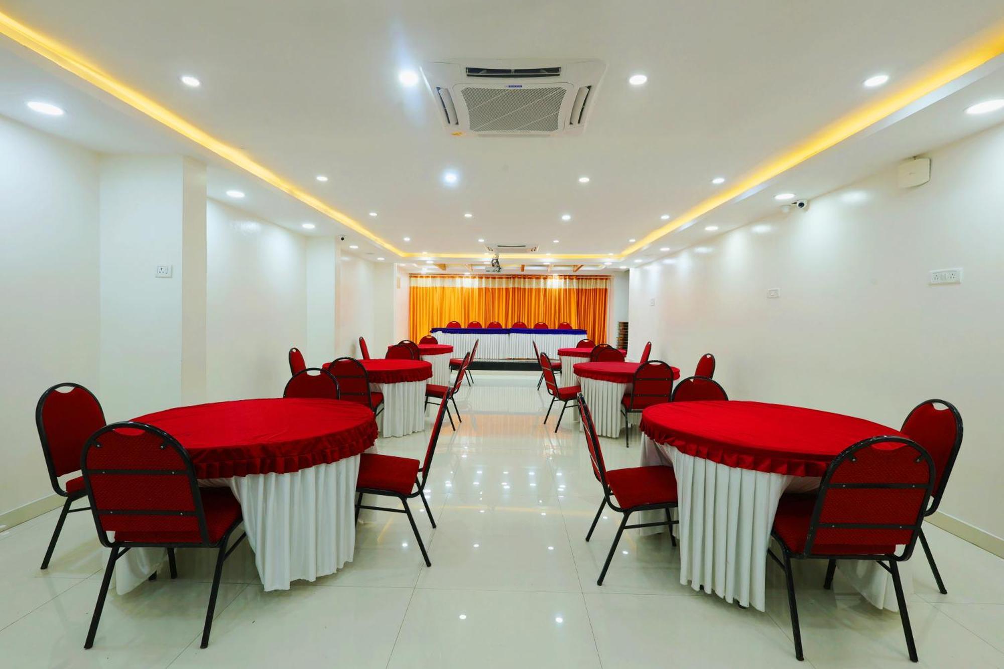 Grand Regency Rajajinagar, Iskcon Temple - Wtc Hotell Bangalore Exteriör bild