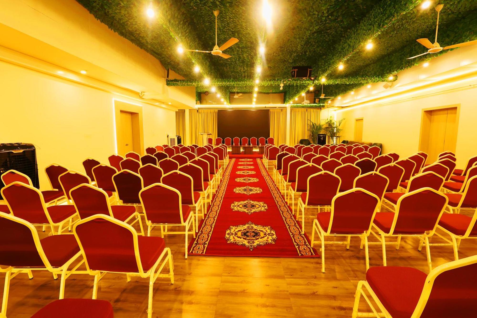 Grand Regency Rajajinagar, Iskcon Temple - Wtc Hotell Bangalore Exteriör bild
