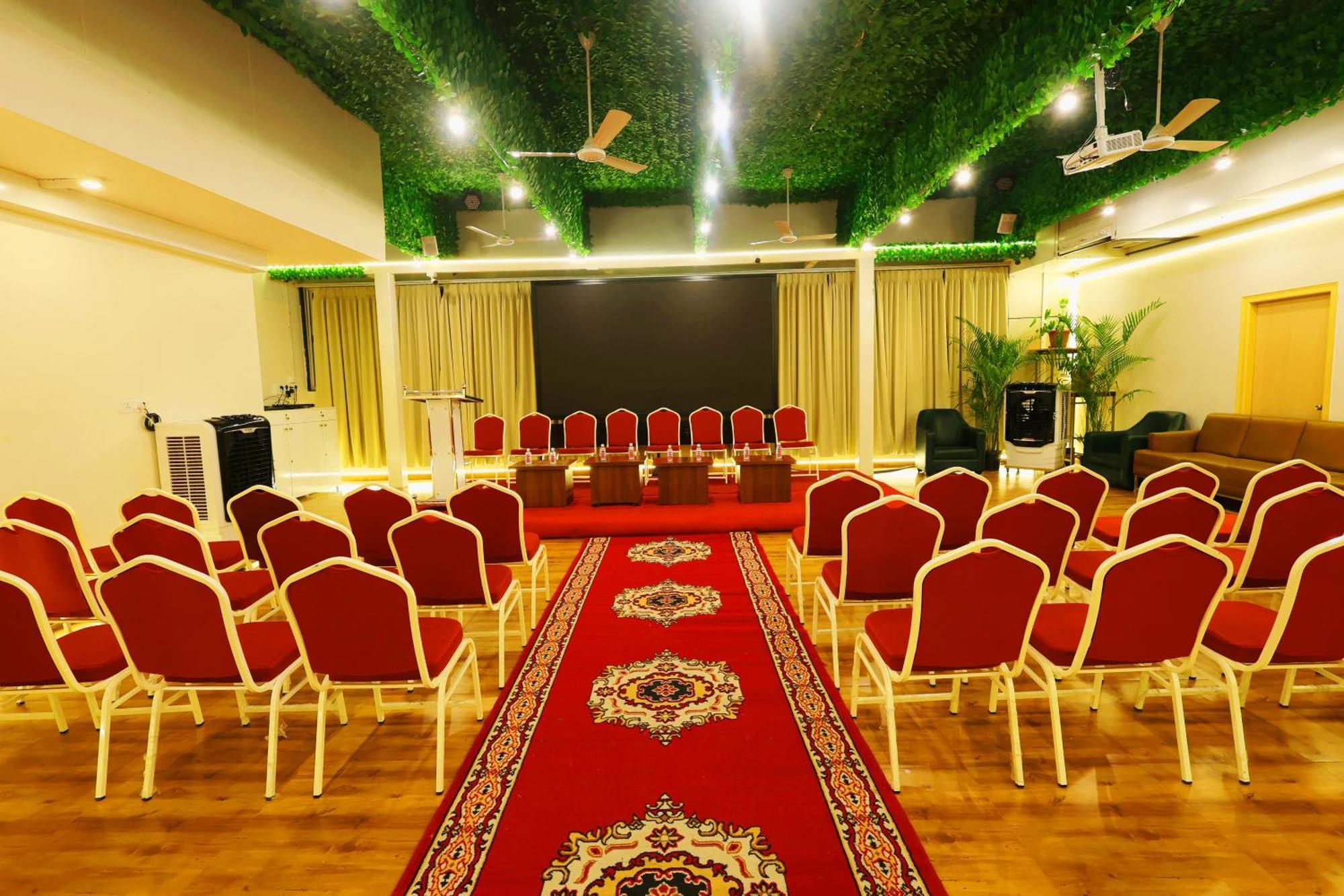 Grand Regency Rajajinagar, Iskcon Temple - Wtc Hotell Bangalore Exteriör bild